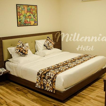 Millennials Hotel Бангалор Экстерьер фото